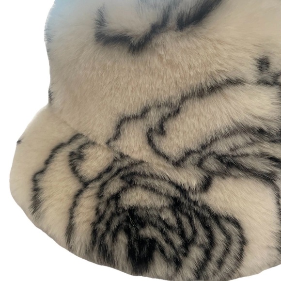 By Anthropologie Faux Fur Floral Bucket Hat Size: One Size - Picture 4 of 6